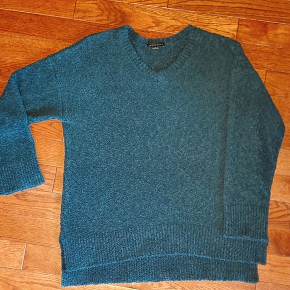 Evereve NWOT textured v-neck sweater - Picture 1 of 7